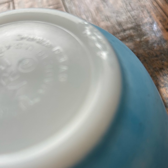 Pyrex 1945 Primary Colors Nesting Bowls Set of Five - Picture 11 of 11